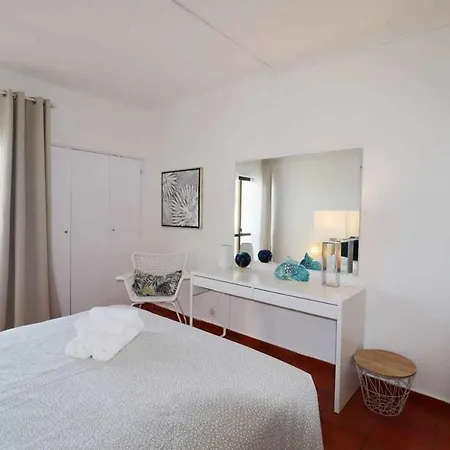 アパート Sunset Apartment E Pool E Sea View E Wifi E The Strip Albufeira アルブフェイラ